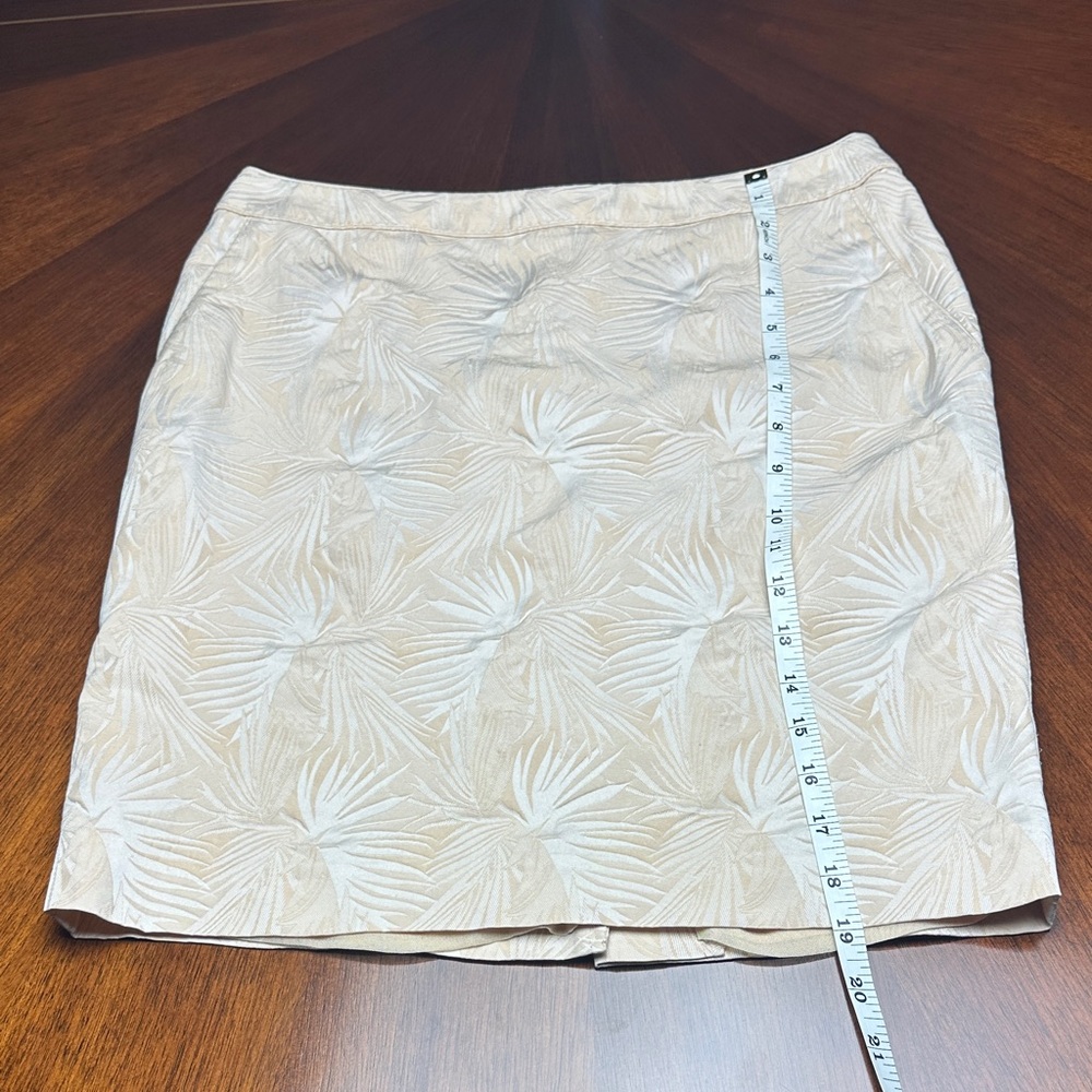Max Mara Beige Jacquard Skirt Suit • Elegant Tailored Two-Piece • Size 6 - Picture 13 of 16